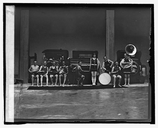 Miss Washington ( Helen L. Sweeney) and Le[...] Paradis orchestra at Wardman Park pool
