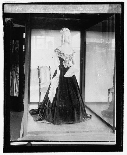 Sarah Angelia Van Buren, daughter-in-law of Pres. Van Buren, [inaugural dress], 9/3/[24