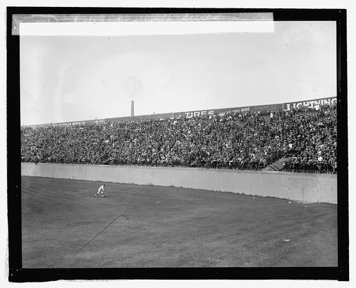 Crowds in field stands, Wash. Base Ball park, World Series, [10/24