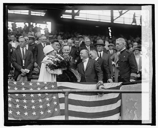 Police-Firemen's ball game - Presentation of flowers to Mrs. Coolidge, [9/13/24