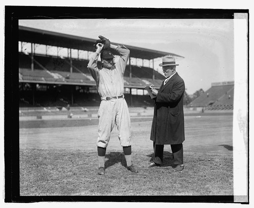 Walter Johnson poses while U.S.J. Dunbar sketches him, [10/2/24