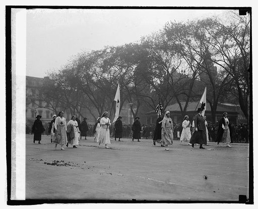 Red Cross nurses in 1st. Div. A.E.F. parade, 10/4/24