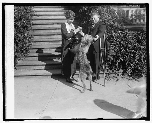 Leo B. Clark presents Forget-Me-Not to Mrs. Coolidge, [10/23/24