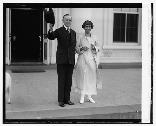 Pres. & Mrs. Coolidge acknowledge greetings from crowd, [11/5/24