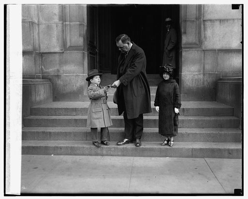 Singer midgets Louis Vashek and Dora Vieg, [11/3/24