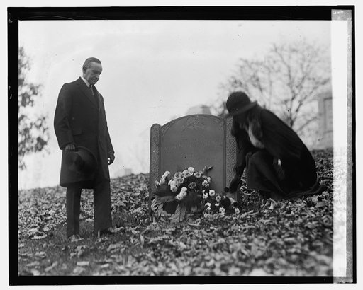 Pres. & Mrs. Coolidge at grave of A.P. Gardner, 11/11/24