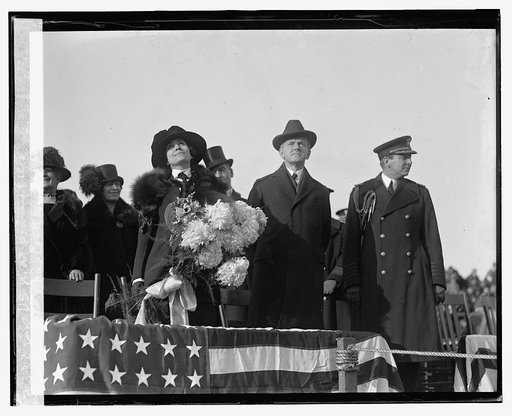 Pres. & Mrs. Coolidge and Capt. A.A. Andrews, U.S.N. at Bolling Field, [11/25/24