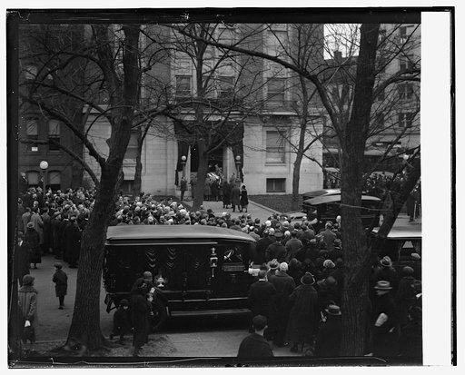 Body of Sam Gompers at A.F. of L. bldg., [12/16/24