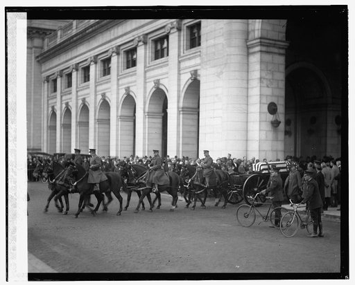 Body of Sam Gompers enroute to A.F. of L. bldg., [12/16/24