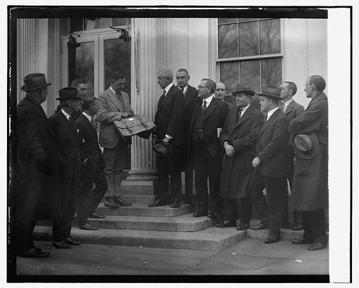 Slemp being presented with briefcase by correspondents, 1/24/25