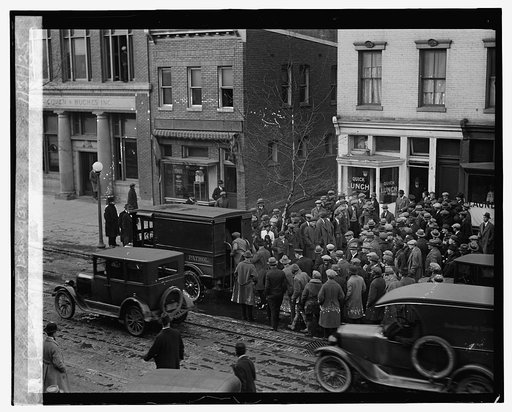 Police raid on gamblers den. E. St. bet. 12 and 13th, 1/31/25