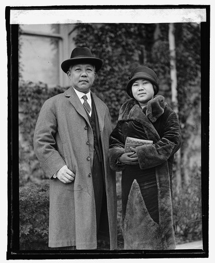 Prince Chantaburi of Siam with daughter, [4/23/25