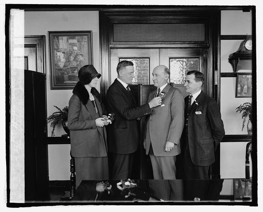Gen. Stephan presents Gen F.T. Hines with Poppy, 4/30/25