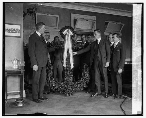 Sec. Willbur receives Buddy Poppy anchor, 5/13/25