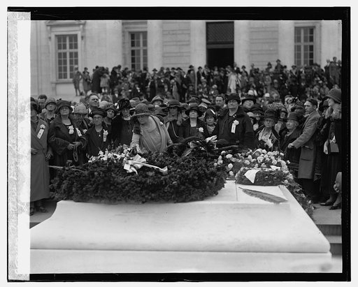 Madam Schumann, Heink at Mother's Day services, Arlington, 5/10/25