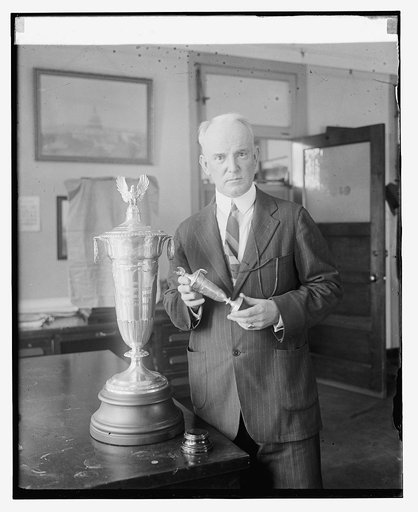 Admiral Wm. A. Moffett with Schiff trophy, [6/10/25