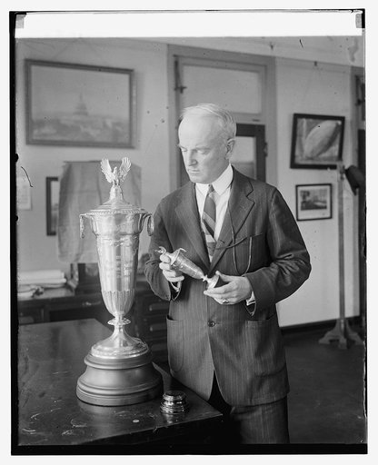 Admiral Wm. A. Moffett with Schiff trophy, 6/10/25