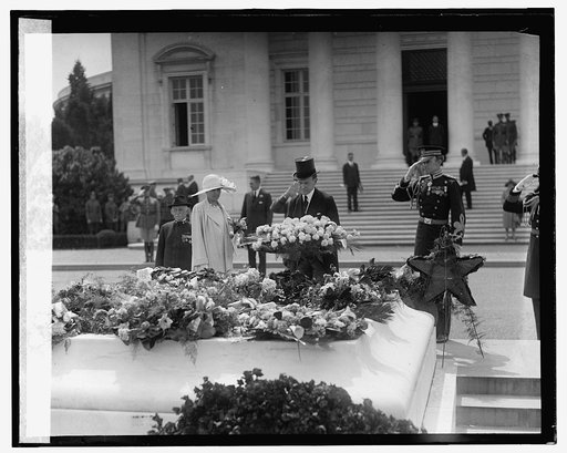 Pres. & Mrs. Coolidge at Arlington, 5/30/25
