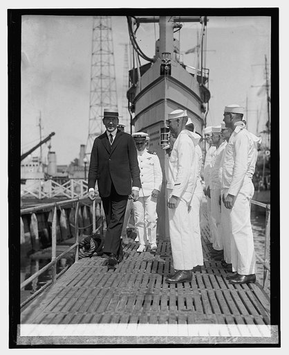 Sec. Wilbur inspecting S-45 at Wash. Navy Yard, [6/12/25