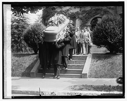 Body of senator La Follette being taken to station, 6/19/25