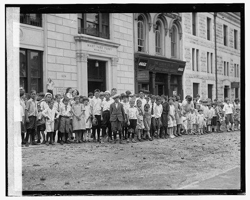 Children leaving Central Union mission on picnic, 7/23/25