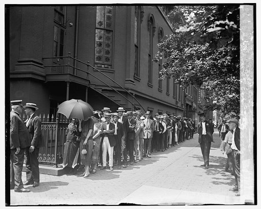 Crowd at church to view body of Wm. J. Bryan, [7/30/25