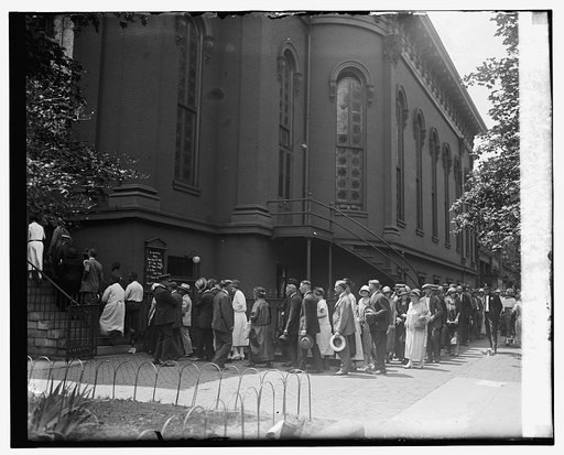 Crowd at church to view body of Wm. J. Bryan, [7/30/25