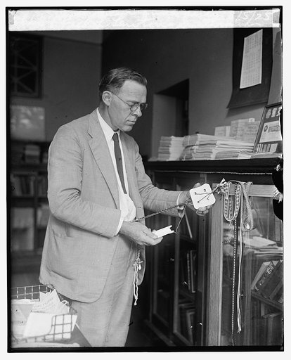 Fred L. Lewton, Smithsonian Inst., weaving with cards, 8/5/25
