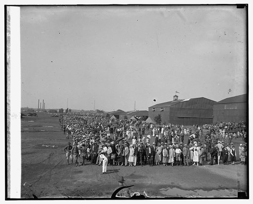 Air circus, Bowling [i.e., Bolling?] Field, soldiers, sailors, marines club, 8/1/25