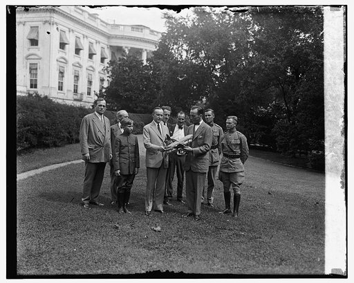 Capt. Ed. Rickenbacker & group present invitation to Coolidge, [9/14/25