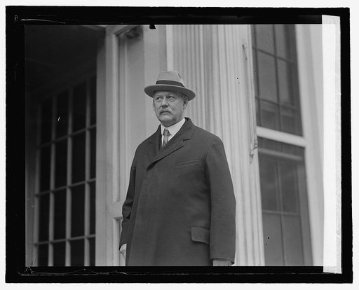Sec. Weeks at White House for last cabinet meeting, 10/13/25