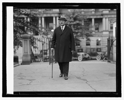 Sec. Weeks at White House for his last cabinet meeting, 10/13/25