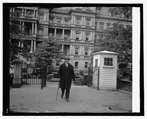Sec. Weeks at White House for his last cabinet meeting, 10/13/25