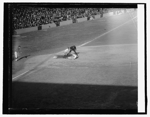 Wright safe at 3rd, 6 inning, 10/10/25