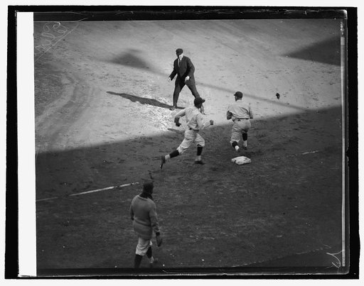 Peckinpaugh out at 1st, 10/11/25