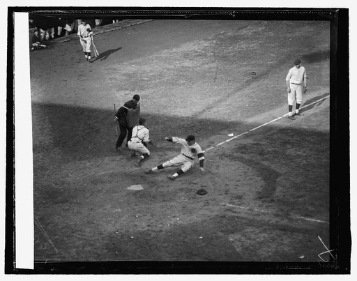 Cuyler scoring in 4th inning, 10/10/25
