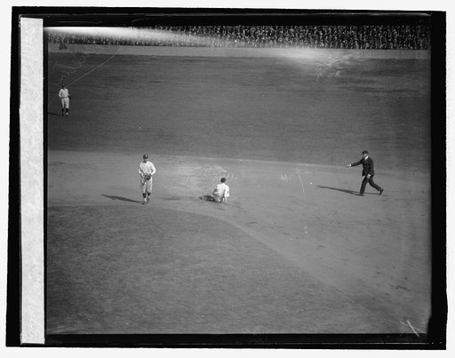 Traynor forced at 2nd base 2nd inn., 10/11/25