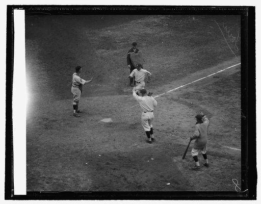 McNeely scoring tying run. 7th in., 10/10/25