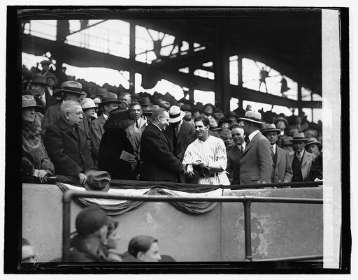 Harris handing ball to Coolidge, 10/10/25