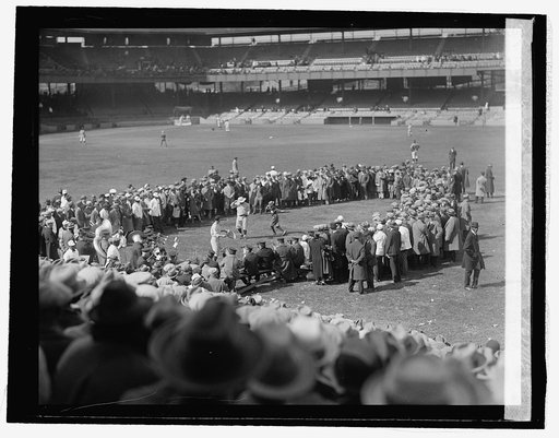 Altrock, Schacht & Reds Cohen with early fans, 10/11/25