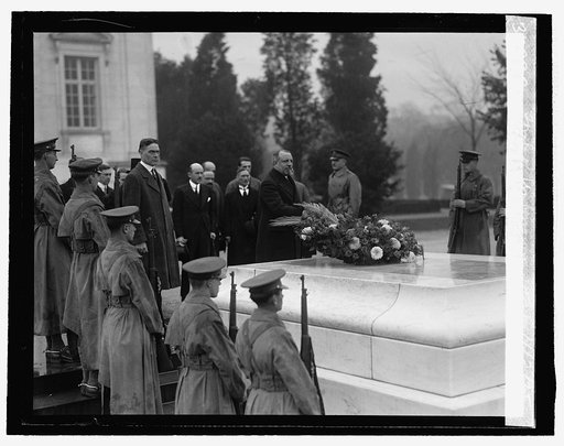 Members of Italian Debt Com. at Tomb of Unknown, 11/2/25