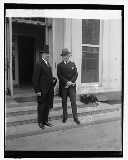 Minister Brun & Roald Amundsen at W.H., [10/21/25