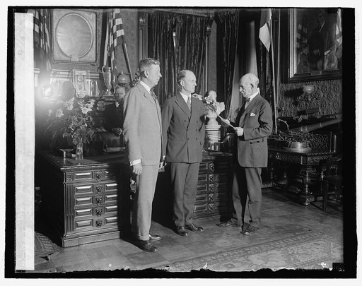 Swearing in of Asst. Sec. of War, Hanford MacNider, 10/16/25