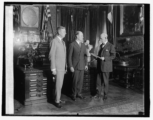 Swearing in of Asst. Sec. of War, Hanford MacNider, [10/16/25