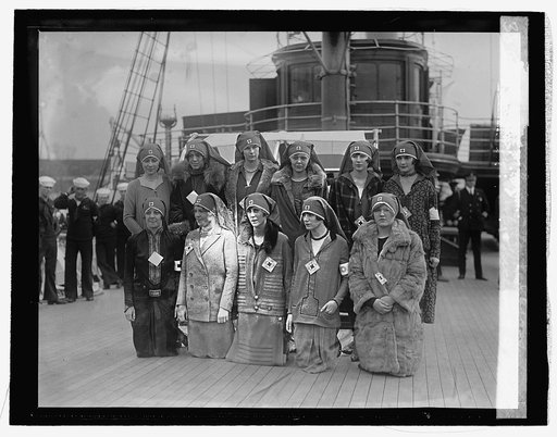 Debs sign up officers & crew of Mayflower for Red Cross, [11/5/25