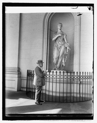 Chas. E. Fairman with peace statue at Capitol, [4/26/26
