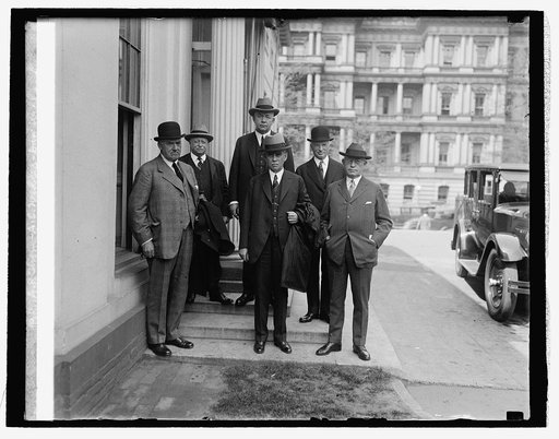 (F.R) W.R. Cole, P.E. Crowley, C.H. Markham, (B.R.) A.P. Thom, A.C. Needles, Dan. Willard