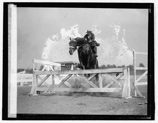 Mrs. Wm. Mitchell on "Boxwood," 5/13/26