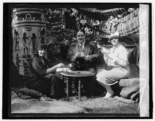 Mrs. Imbric, minister & Mme. Sarny at Twin Oakes, [5/20/26