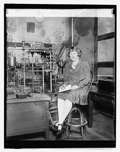 Miss C.L. Larrey [i.e. Torrey] testing radium at Bu. of Standards.
